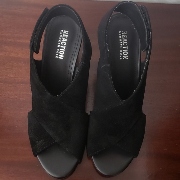 Kenneth Cole Reaction Black Suede "7 Fridah People" Peep Toe Stacked Block Heels - Picture 2 of 10